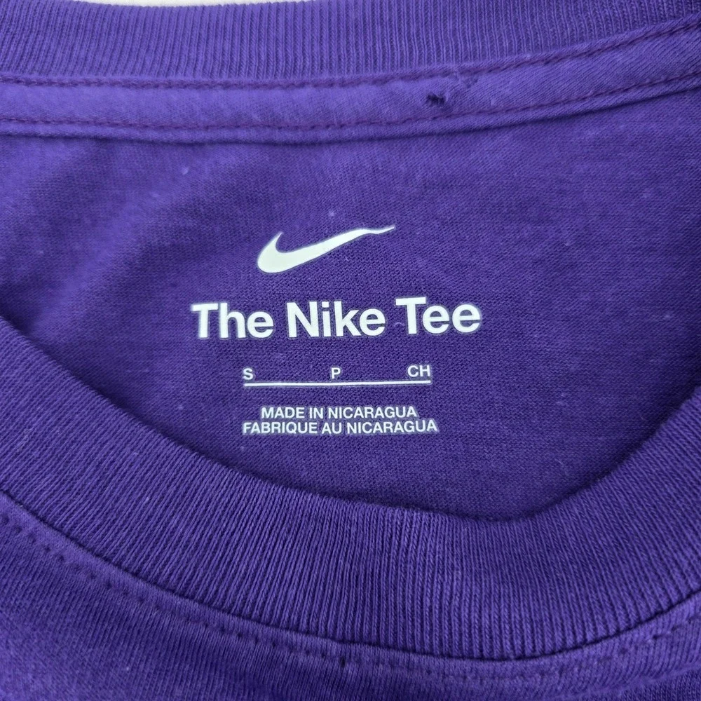 Nike Long Sleeve T-Shirt Mens Graphic Swoosh Logo Purple Small NWT